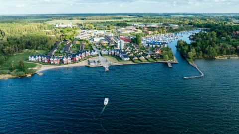 Hafendorf Müritz Kuhnle Hafen Hausboot (klein)