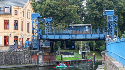 Die Hubbrücke in Plau am See - Paddeln auf der Müritz-Elde-Wasswestraße