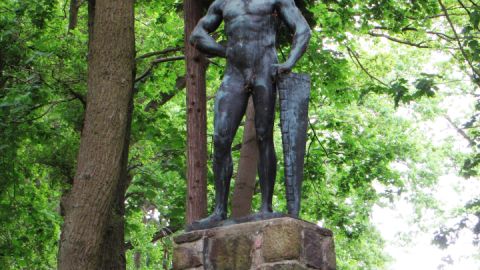 Coriolan Wandschneider Statue