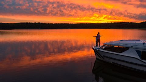 Traumhafte Sonnenuntergänge - bei einem Hausbooturlaub erwarten Sie die schönsten Naturschauspiele.