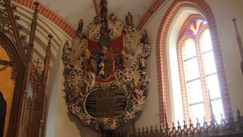 Ein kunstvolles Barock-Epitaph verzaubert im Innern der Kirche. 