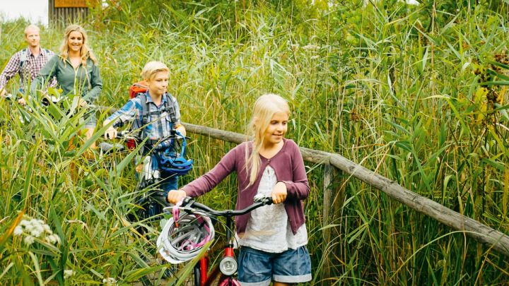 Mit dem Fahrrad auf Familienausflug