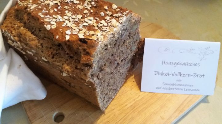 Hausgebackenes Brot zum Frühstück