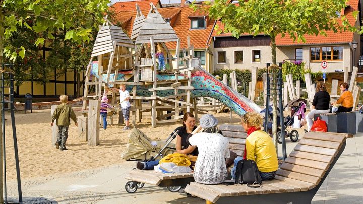 spielplatz-luetten-ort-stadthafen-waren