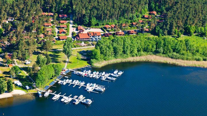 Die Ferienanlage mit dem Yachthafen Maribell